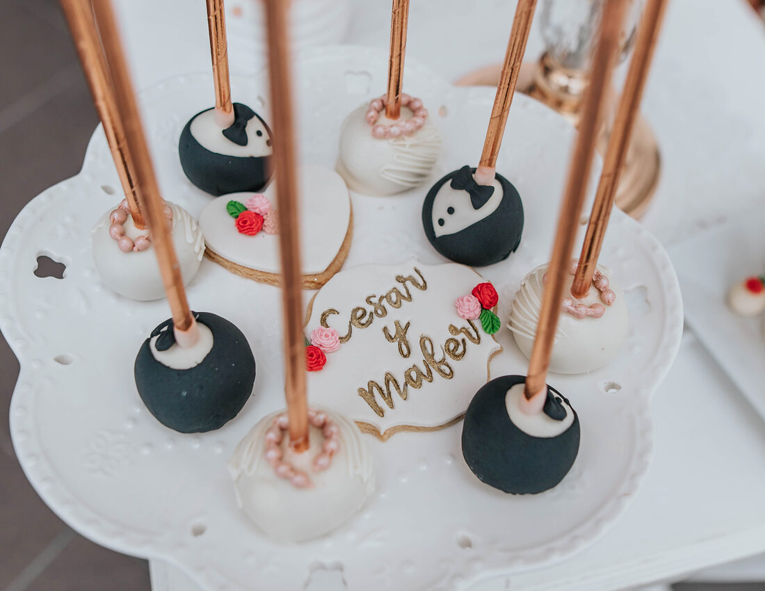Cake pops personalizados para una boda en Terra Eventos