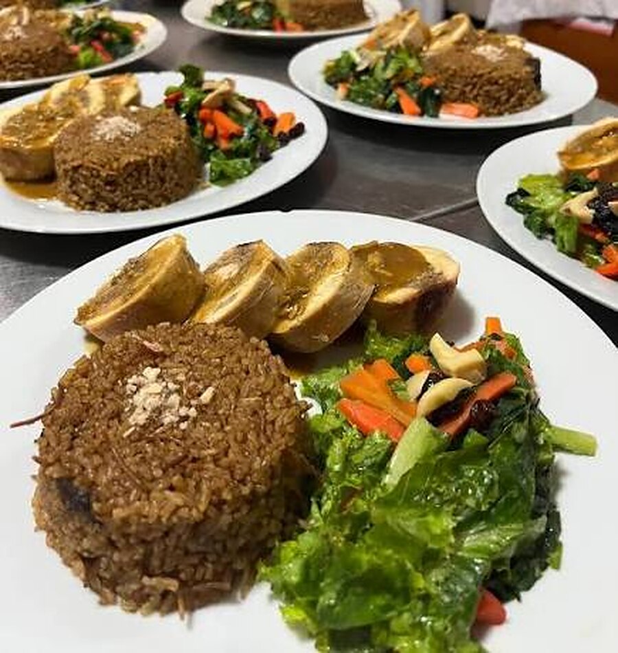 Platos servidos por el catering de Terra Eventos en Durán
